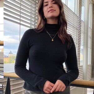 Aritzia Wilfred Darling Sweater